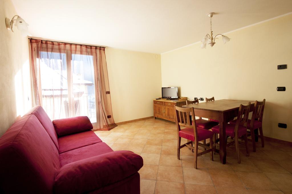 Residence La Corte Vezza dʼOglio Habitación foto