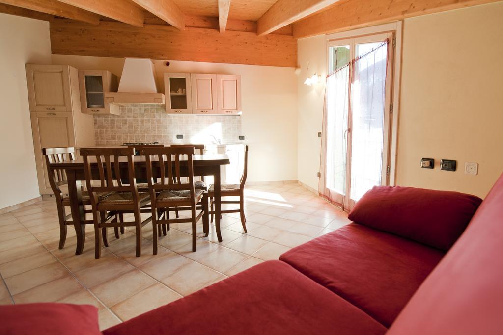 Residence La Corte Vezza dʼOglio Habitación foto